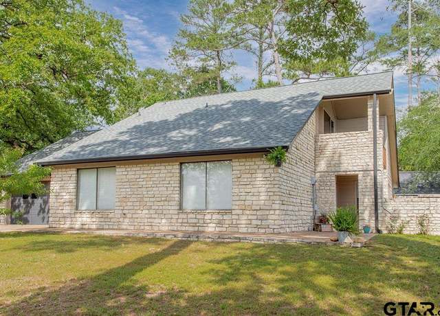 Property at 425 Lakeview Dr, Hideaway, TX 75771, 4 beds, 2.5 baths