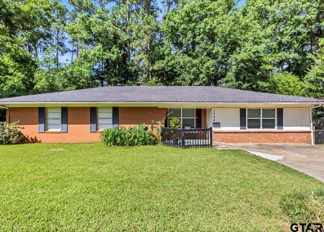 Property at 1704 Oakwood Dr, Troup, TX 75789, 4 beds, 3 baths