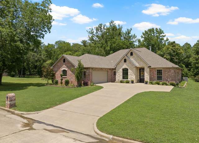 Property at 909 Holly Hl, Mt Pleasant, TX 75455, 4 beds, 3 baths