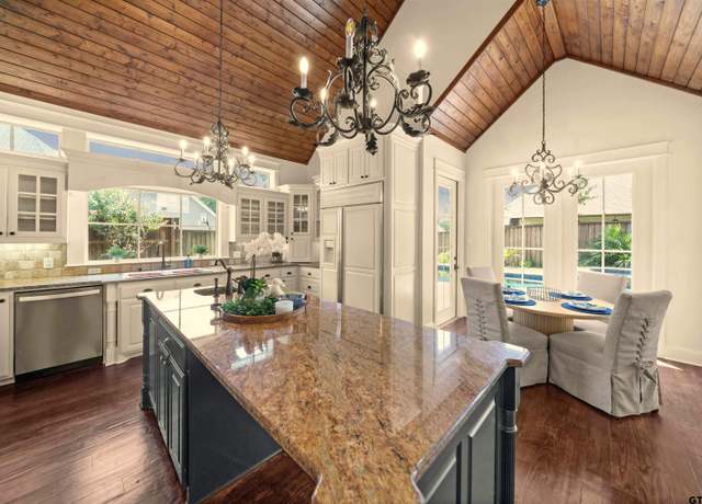 Property at 2305 Woodlands Dr, Tyler, TX 75703, 4 beds, 4.5 baths