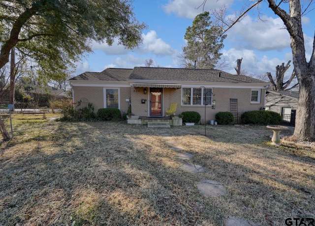 Property at 824 W 9th St, Tyler, TX 75701, 3 beds, 2.5 baths