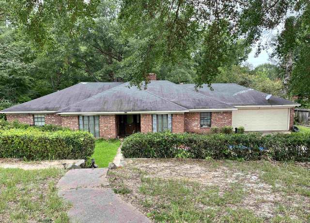 Property at 712 Leon Dr, Tyler, TX 75702, 4 beds, 2.5 baths