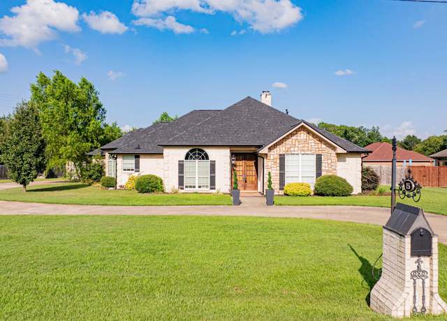 Property at 15 County Road 1130, Mount Pleasant, TX 75455, 4 beds, 2.5 baths