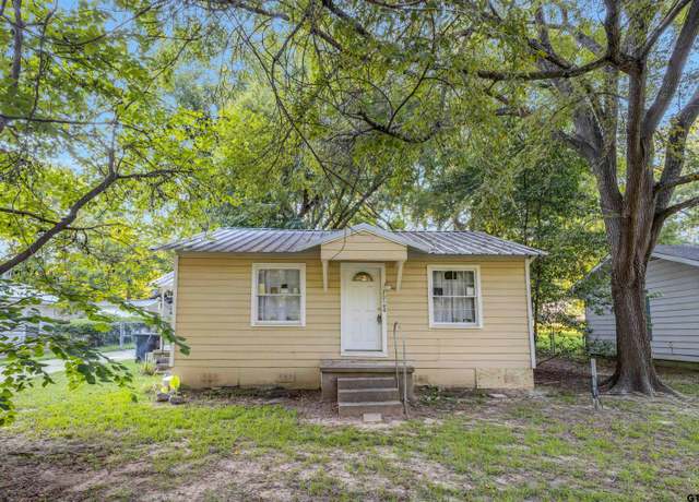 Property at 205 N Robinson St, Big Sandy, TX 75755, 3 beds, 2 baths