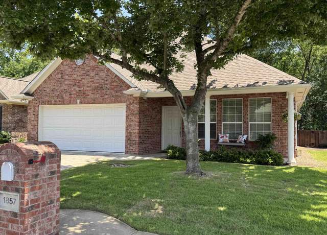 Property at 1857 Hollylake Cir, Tyler, TX 75703, 3 beds, 2 baths