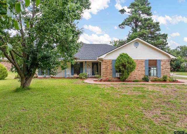 Property at 303 Linda Ln, Lindale, TX 75771, 3 beds, 2 baths