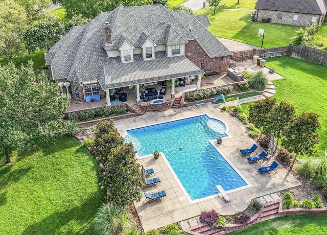 Property at 1660 Holcomb Cir, Tyler, TX 75703, 4 beds, 3.5 baths