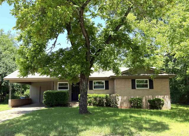 Property at 828 Adams St, Jacksonville, TX 75766, 3 beds, 2 baths