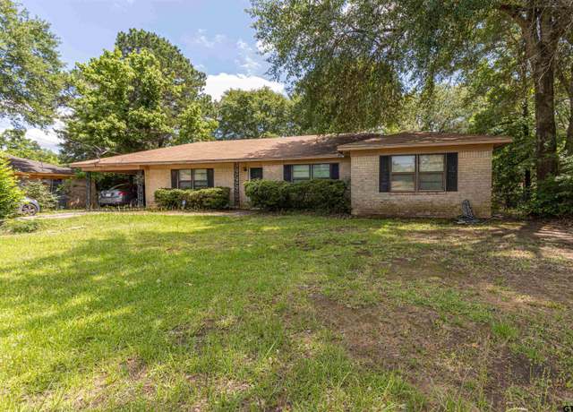 Property at 2114 Martin Luther King Blvd, Palestine, TX 75803, 4 beds, 2 baths