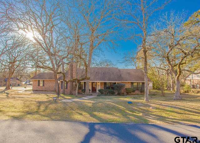 Property at 520 Dogwood Ln, Hideaway, TX 75771, 3 beds, 2.5 baths