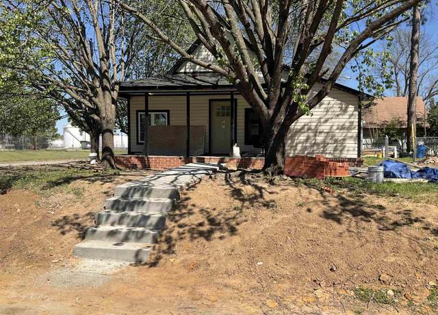 Property at 527 N Clayton Ave, Tyler, TX 75702, 3 beds, 1 bath