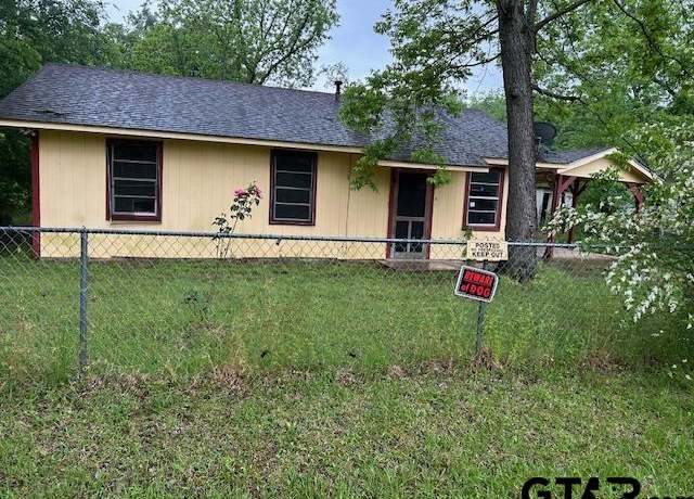 Property at 302 Hollis St, Troup, TX 75789, 3 beds, 1 bath