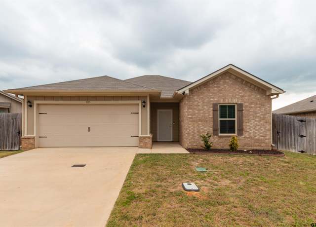 Property at 105 Summit Cv, Jacksonville, TX 75766, 3 beds, 2 baths