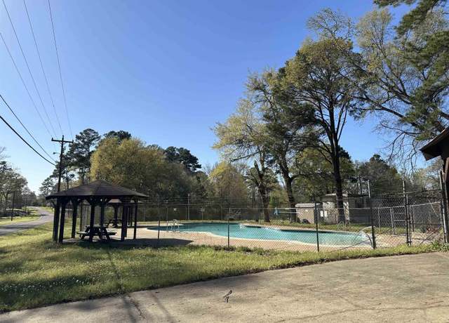 Property at 207 Indianola Rd, Chandler, TX 75758