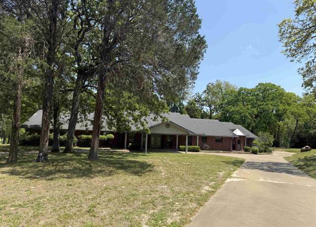 Property at 605 Green Ct, Athens, TX 75751, 3 beds, 3.5 baths