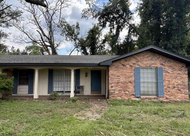 Property at 607 E North, Lindale, TX 75771, 2 beds, 2 baths