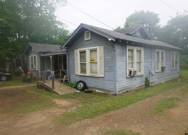 Property at 707 E San Jacinto Ave, Crockett, TX 75835, 4 beds, 2 baths
