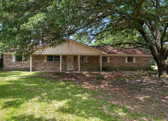 Property at 175 Stevens St, Gilmer, TX 75645, 3 beds, 2 baths