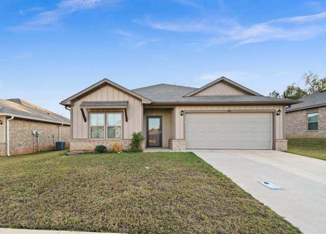 Property at 108 Summit Cv, Jacksonville, TX 75766, 3 beds, 2 baths