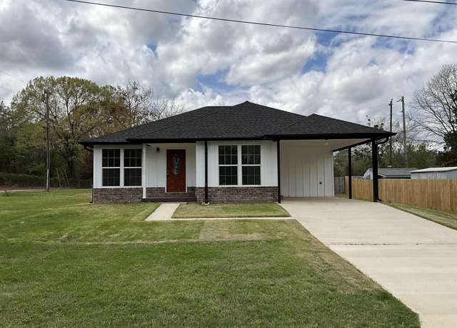 Property at 5355 First St, Chandler, TX 75758, 3 beds, 2 baths
