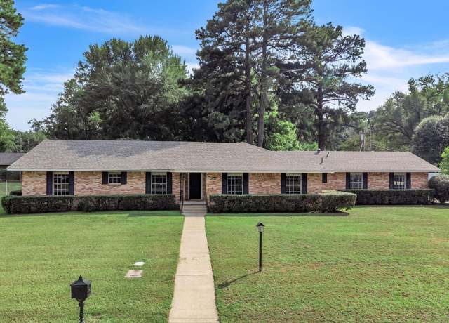 Property at 700 Emily Dr, Longview, TX 75601, 3 beds, 2.5 baths