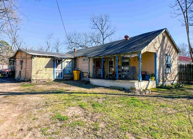 Property at 409 Cypress St, Pittsburg, TX 75686, 3 beds, 1 bath