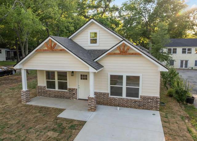 Property at 1100 N Bois D Arc Ave, Tyler, TX 75702, 3 beds, 2 baths