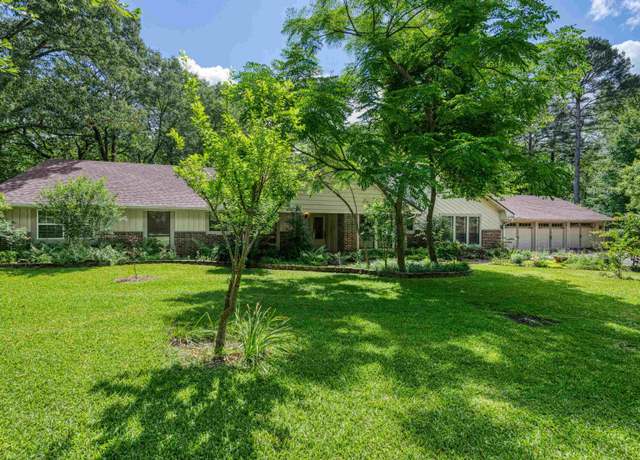 Property at 19543 Meadowood Ln, Tyler, TX 75703, 3 beds, 2 baths