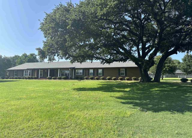 Property at 1248 Canada St, Jacksonville, TX 75766, 3 beds, 3.5 baths