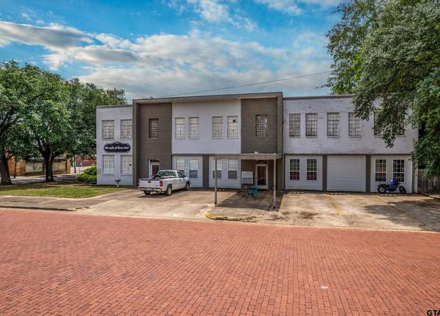 Property at 301 W Commerce Ave, Gladewater, TX 75647, 7 beds, 6 baths