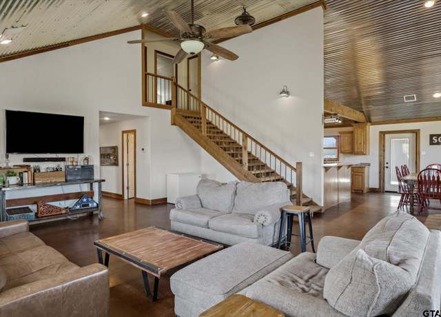 Property at 2042 VZ County RD 4123, Canton, TX 75103, 4 beds, 3.5 baths