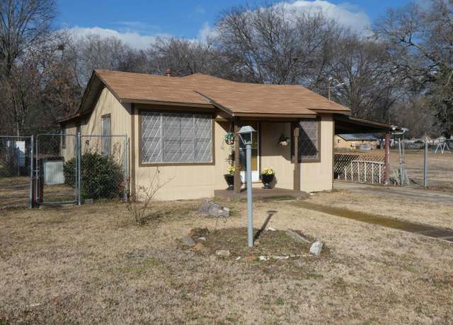 Property at 1410 W 9 th St, Mt Pleasant, TX 75455, 3 beds, 1.5 baths