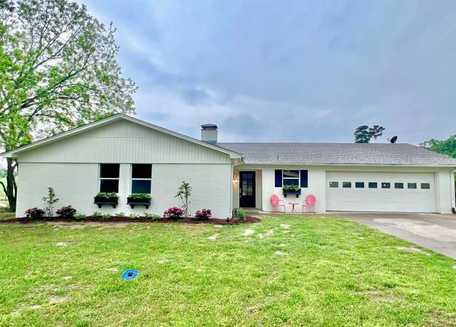 Property at 13719 Maple Dr, Tyler, TX 75709, 3 beds, 2 baths