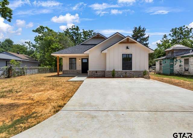 Property at 2708 Bunche St, Tyler, TX 75701, 3 beds, 2 baths