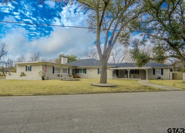 Property at 1003 Hillcrest St, Jacksonville, TX 75766, 4 beds, 3.5 baths