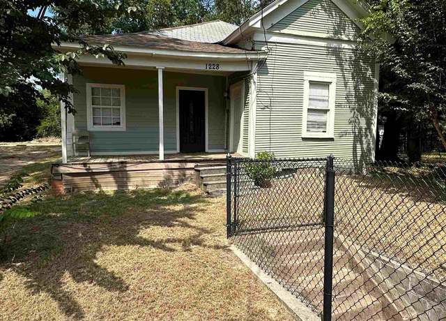 Property at 1228 N Pabst Ave, Tyler, TX 75702, 4 beds, 2 baths