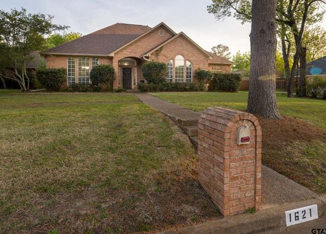 Property at 1621 Cimmarron Trl, Tyler, TX 75703, 4 beds, 2.5 baths