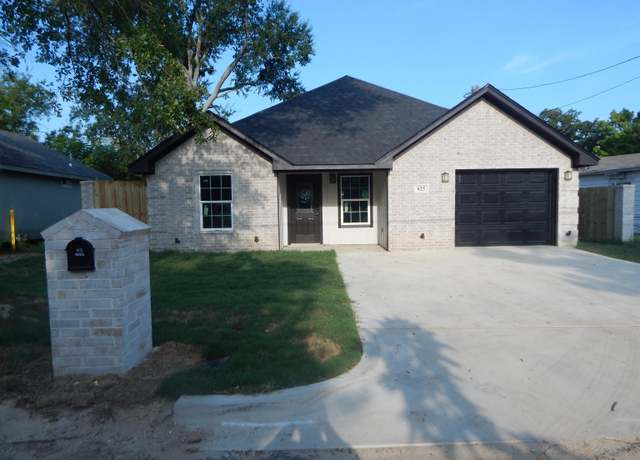 Property at 825 S Tubbs St, Tyler, TX 75701, 3 beds, 2 baths