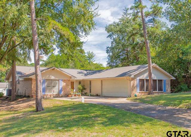 Property at 321 Lakeview Dr, Hideaway, TX 75771, 3 beds, 2 baths
