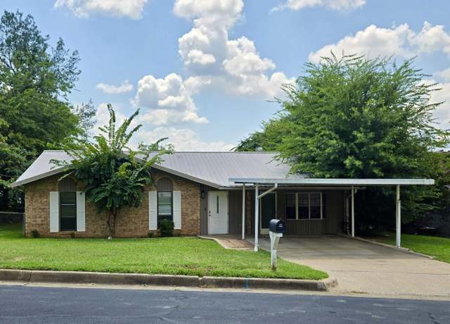 Property at 1516 Bowie Dr, Tyler, TX 75701, 3 beds, 2 baths