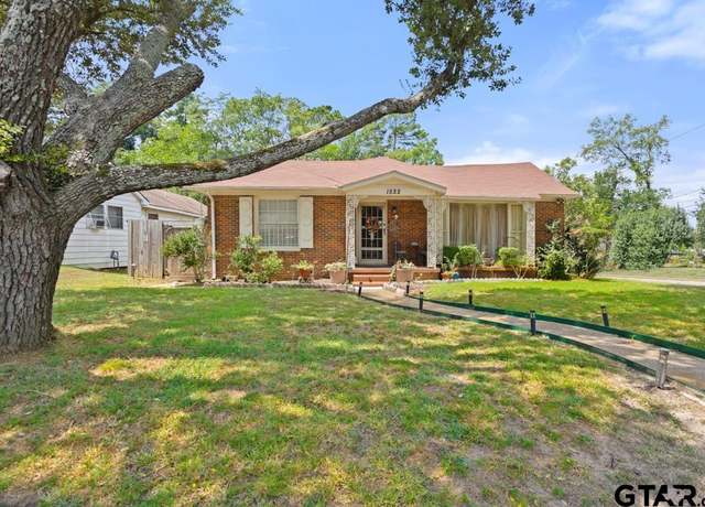 Property at 1522 N Moore Ave, Tyler, TX 75702, 3 beds, 2 baths