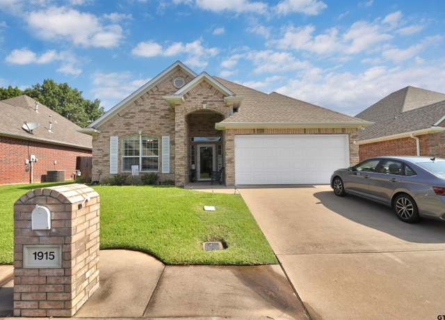Property at 1915 Hollyglen Dr, Tyler, TX 75703, 3 beds, 2 baths