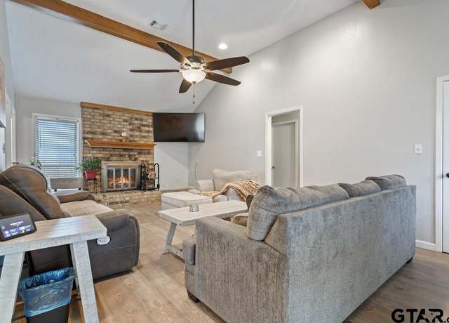 Property at 810 Corey Dr, Whitehouse, TX 75791, 3 beds, 2 baths