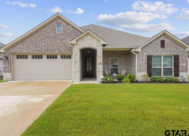 Property at 418 Deer Point Cv, Chandler, TX 75758, 3 beds, 2 baths