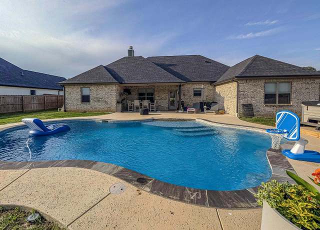 Property at 17730 Jayleen Ln, Tyler, TX 75707, 4 beds, 2.5 baths