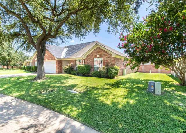 Property at 5401 Hollytree Dr #201 Dr, Tyler, TX 75703, 3 beds, 2 baths
