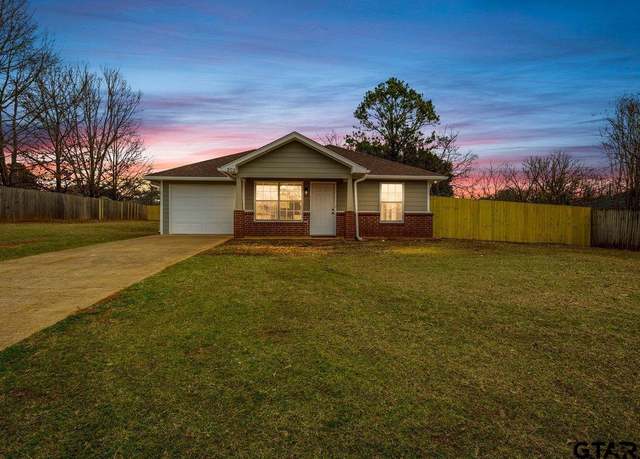 Property at 202 Park Ln, Jacksonville, TX 75766, 3 beds, 2 baths