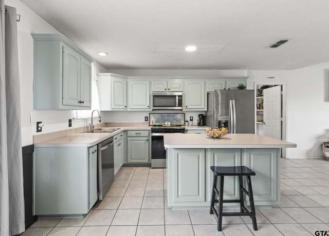 Property at 1428 County Road 2244, Mineola, TX 75773, 3 beds, 2 baths