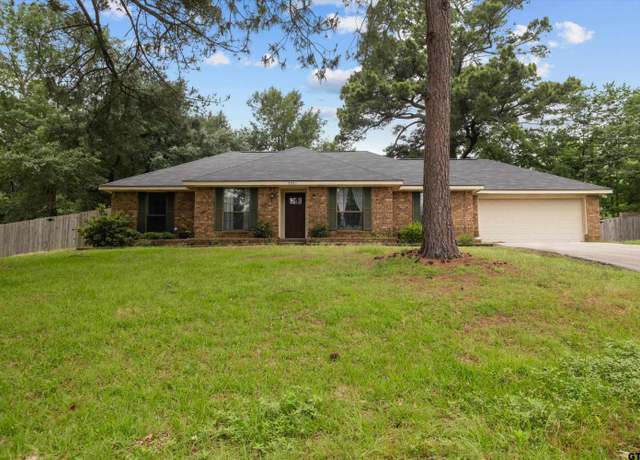 Property at 9331 Londonderry Dr, Tyler, TX 75703, 3 beds, 2 baths