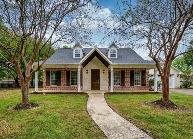 Property at 2105 Harvard Dr, Jacksonville, TX 75766, 4 beds, 3 baths